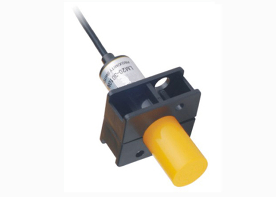 CM20 600Hz Resin Capacitive Proximity Sensor Three Wire Vibration Proof 50MΩ